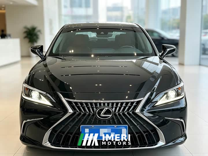 Lexus ES 260 Excellence Edition - ავტომობილი ჩინეთიდან