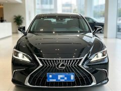 Lexus ES 260 Excellence Edition - ფოტო 1