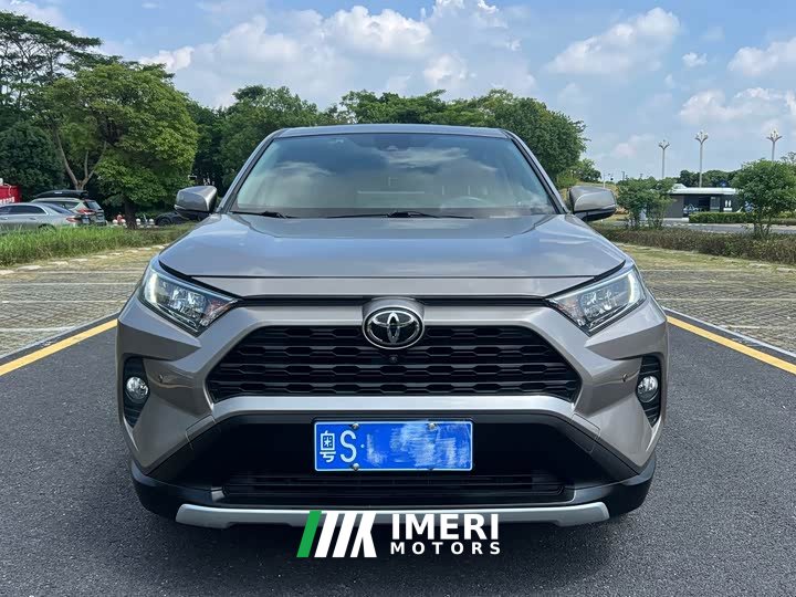 Toyota RAV4 2.0L CVT FWD Fashion Edition