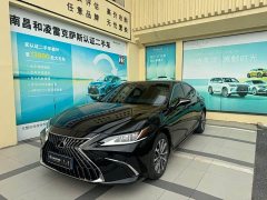 Lexus ES 200 Excellence Edition - ფოტო 1