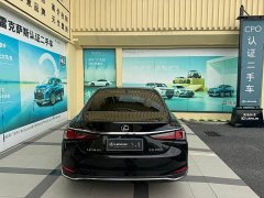 Lexus ES 200 Excellence Edition - ფოტო 3