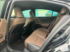 Lexus ES 200 Excellence Edition - ფოტო 6