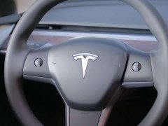 Tesla Model Y Long Range All-Wheel Drive - ფოტო 14