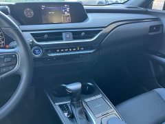 Lexus UX 2020 260h Explorer Fun Edition - ფოტო 15