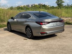 Lexus ES 200 Premium Edition - ფოტო 18