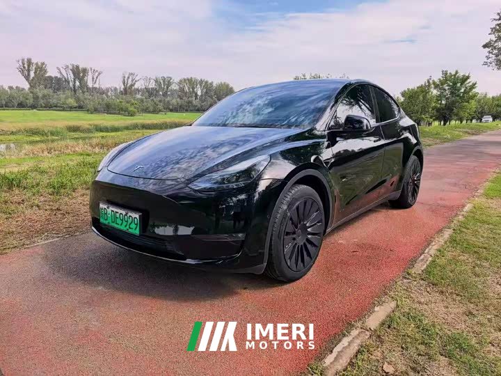 Tesla Model Y Long Range All-Wheel Drive