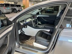 Tesla Model Y Long Range All-Wheel Drive - ფოტო 8