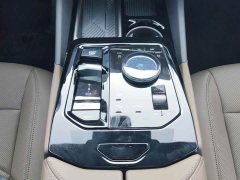 BMW i5 eDrive 35L M Sport Package - ფოტო 11