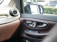 Mercedes-Benz V-Class V 300 L Long Wheelbase Luxury Edition - ფოტო 10