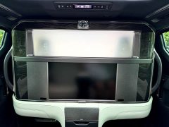 Lexus LM 2020 300h Four-Seat Royal Edition - ფოტო 16