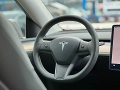 Tesla Model Y Rear-Wheel Drive - ფოტო 3