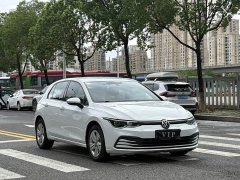 Volkswagen Golf 2021 200TSI DSG - ფოტო 3
