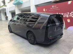Li Auto Li Xiang MEGA Ultra - ფოტო 7