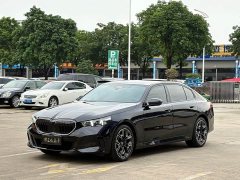 BMW 5 Series 530Li Luxury M Sport Package - ფოტო 1