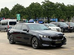 BMW 5 Series 530Li Luxury M Sport Package - ფოტო 3