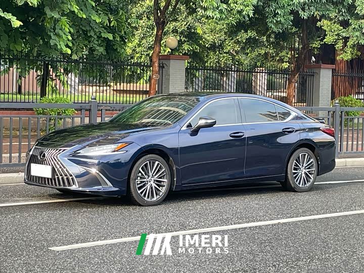 Lexus ES 300h Premium Edition