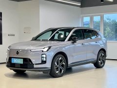 Volvo XC70 Plug-in Hybrid 2026 Two-Wheel Drive Long Range Core - ფოტო 1