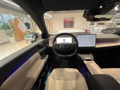 Volvo XC70 Plug-in Hybrid 2026 Two-Wheel Drive Long Range Core - ფოტო 13