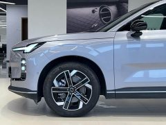 Volvo XC70 Plug-in Hybrid 2026 Two-Wheel Drive Long Range Core - ფოტო 4