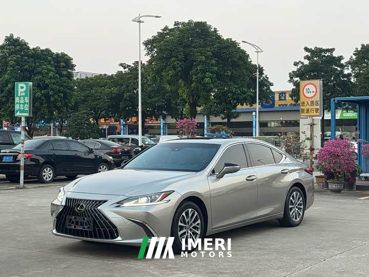 Lexus ES 300h Excellence Edition