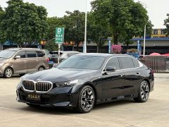 BMW 5 Series 530Li Luxury M Sport Package - ფოტო 1