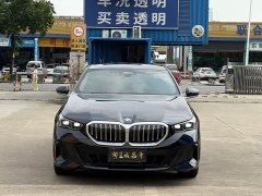 BMW 5 Series 530Li Luxury M Sport Package - ფოტო 2