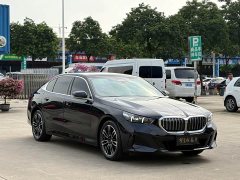 BMW 5 Series 525Li M Sport Package - ფოტო 3