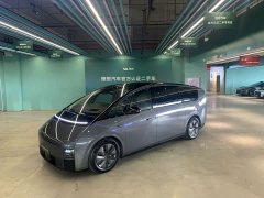 Li Auto MEGA Home Family Edition - ფოტო 1