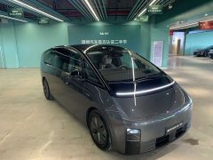 Li Auto MEGA Home Family Edition - ფოტო 4