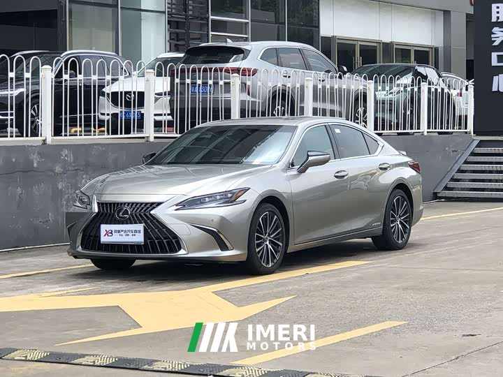 Lexus ES 300h Premium Edition