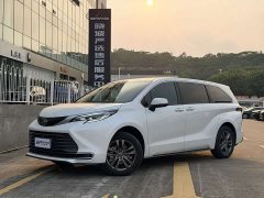 Toyota Sienna 2.5L Hybrid AWD Premium Edition - ფოტო 1