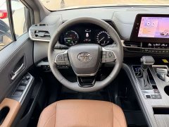 Toyota Sienna 2.5L Hybrid AWD Premium Edition - ფოტო 9