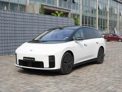 Li Auto i8 Standard Edition - ფოტო 1