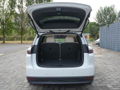 Li Auto i8 Standard Edition - ფოტო 18