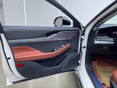 Lincoln Z 2025 2.0T Premier - ფოტო 11
