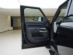 Land Rover Defender 110 3.0T P400 Dark Edition - ფოტო 16