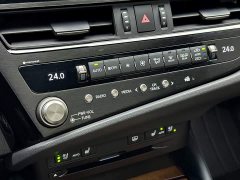 Lexus ES 200 Luxury - ფოტო 18