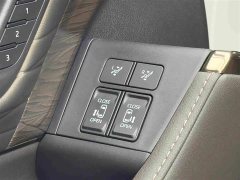 Toyota Vellfire Crown Hybrid 2.5L Executive Premier Edition - photo 17