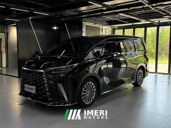 Lexus LM 500h Six-Seat Premium Edition