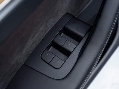 Tesla Model Y Rear-Wheel Drive - ფოტო 9