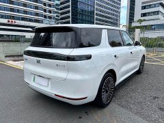 IM Motors Zhiji LS8 52 Max Luxury Six-Seater - ფოტო 17