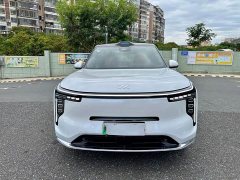 IM Motors Zhiji LS8 52 Max Luxury Six-Seater - ფოტო 2