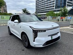 IM Motors Zhiji LS8 52 Max Luxury Six-Seater - ფოტო 3