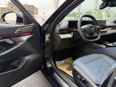 BMW 5 Series 530Li Luxury Edition Premium Package - ფოტო 4