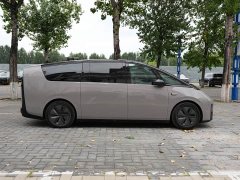 Li Auto Li Xiang MEGA Ultra - ფოტო 4