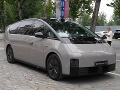 Li Auto Li Xiang MEGA Ultra - ფოტო 3