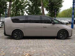 Li Auto Li Xiang MEGA Ultra - ფოტო 4