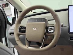 Li Auto i8 2025 Standard Edition - ფოტო 14