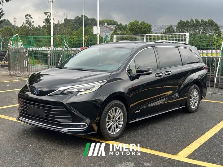 Toyota Sienna 2.5L Hybrid Luxury