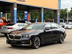BMW 5 Series 530Li Luxury Edition Premium Package - ფოტო 1